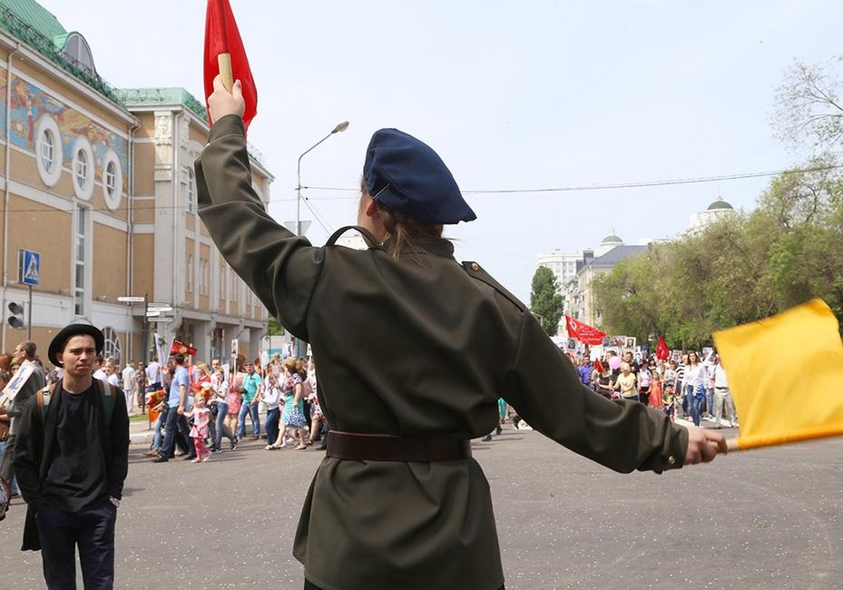 Кадры Дня Победы в Белгороде: парад и «Бессмертный полк» - Изображение 34