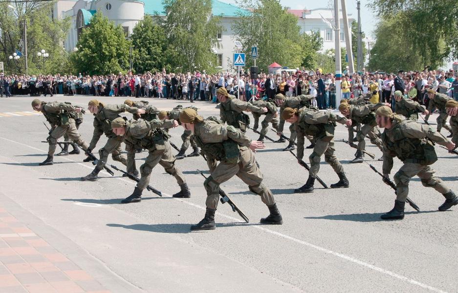 Валуйчане отметили День Победы военным парадом и шествием «Бессмертного полка» - Изображение 13