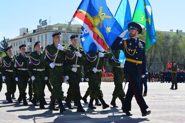В Белгороде к 72-й годовщине Победы провели парад кадетов