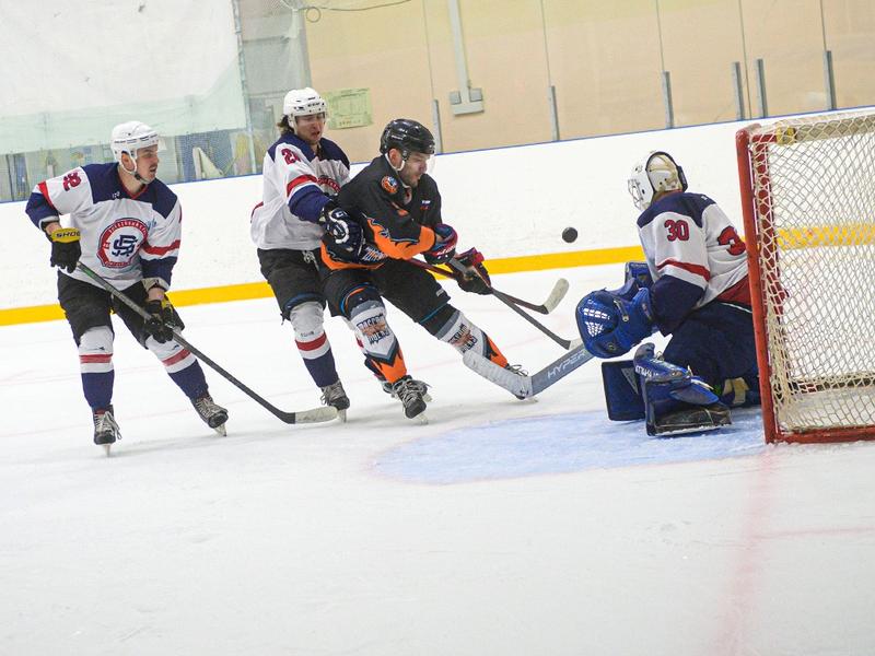 Белгородцы проиграли матч Любительской хоккейной лиги – 77 (фоторепортаж)