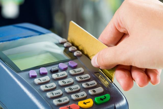 Средний чек по банковским картам в Белгородской области достиг 937 рублей