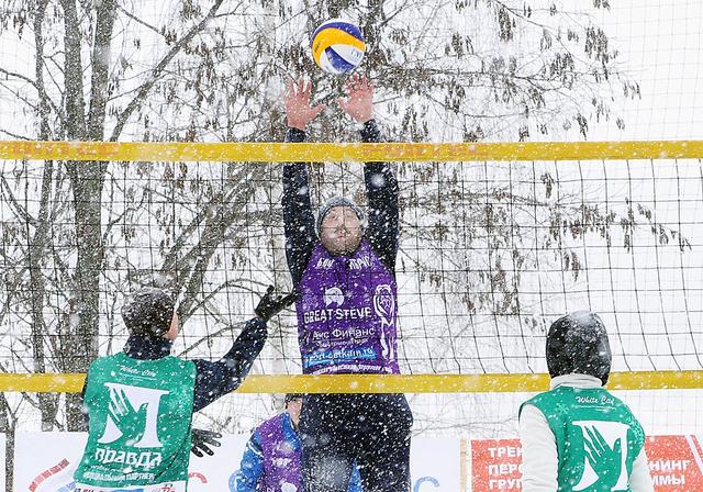 Побоку мороз. В Белгороде впервые сыграли в волейбол на снегу 