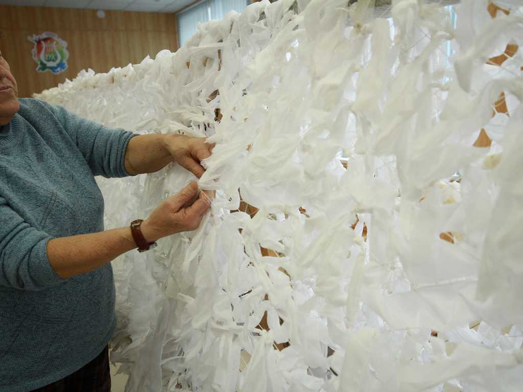 В Белгородской области работают 11 мастерских по плетению маскировочных сетей