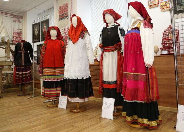 На уроках технологии в белгородских школах предлагают шить народные платья