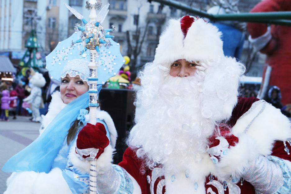 По Белгороду прошлись Деды Морозы и Снегурочки - Изображение 10