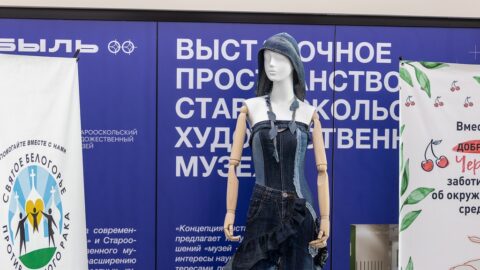 Это платье сшито Натальей Нежуриной из старых джинсов