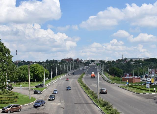 Старооскольскому округу на содержание дорог дополнительно выделили 327 млн рублей