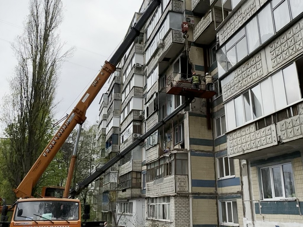 В Белгороде приступили к капремонту повреждённого дома на улице Шаландина