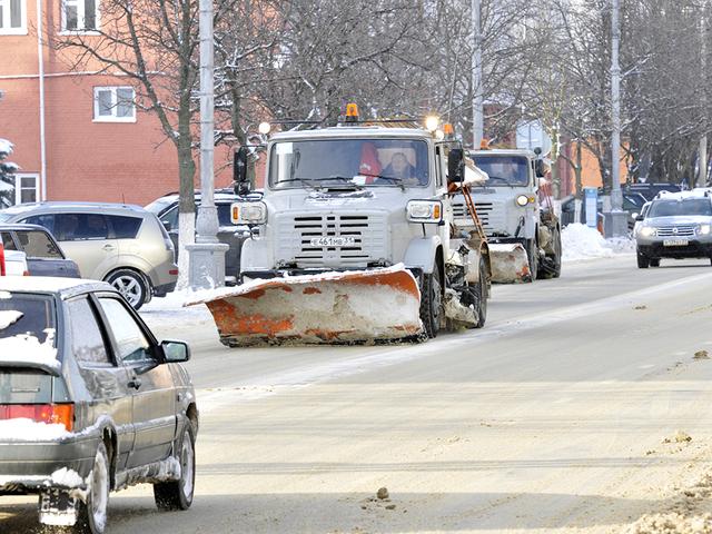 На уборку снега в Белгороде мэрия направила 115 единиц спецтехники