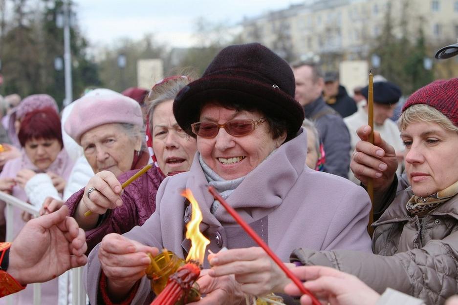 В Белгороде прошёл крестный ход с Благодатным огнём  - Изображение 12