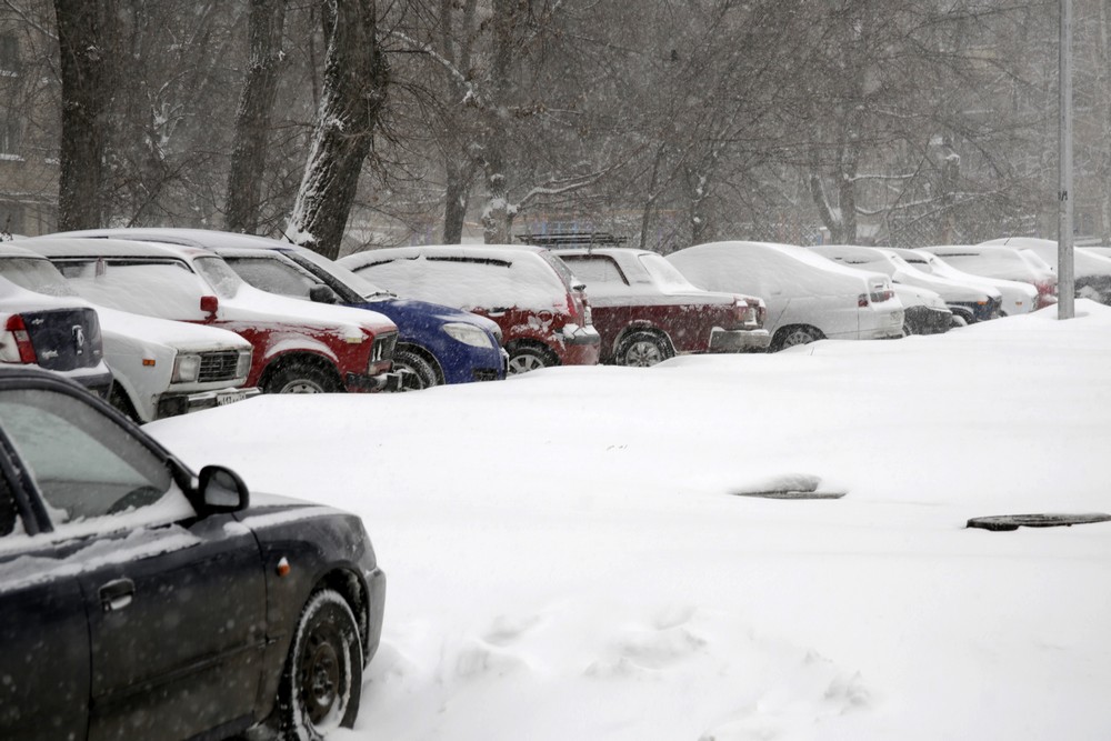Госжилнадзор попросил автовладельцев помочь белгородским коммунальщикам при уборке снега