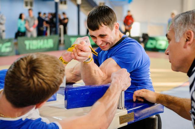 Белгородские армрестлеры в третий раз подряд выиграли чемпионат ЦФО
