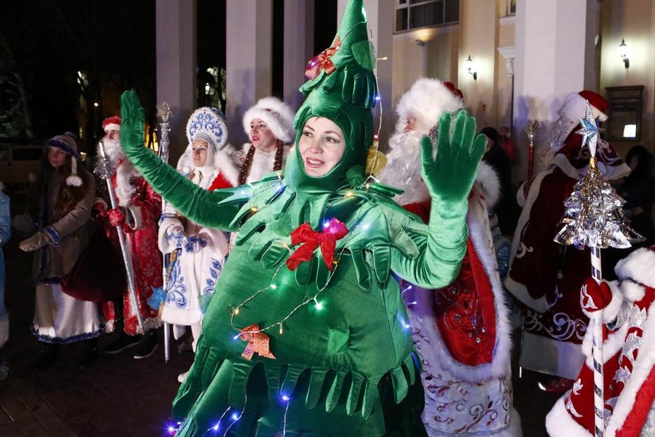 Как в Белгороде прошёл парад Дедов Морозов - Изображение 6