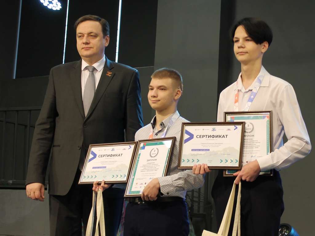 В Белгороде наградили победителей и призёров чемпионата по профмастерству «Абилимпикс»