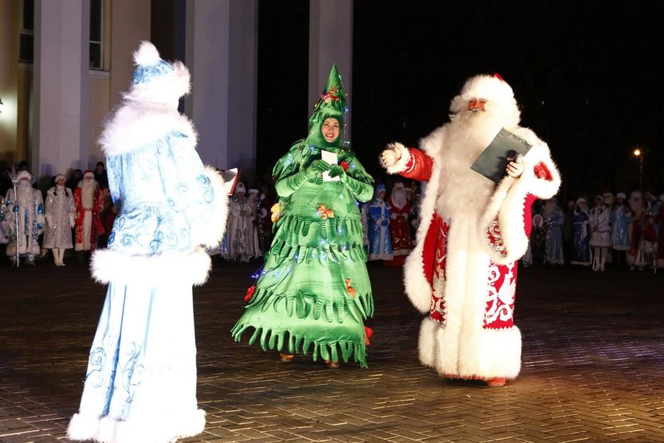 Как в Белгороде прошёл парад Дедов Морозов - Изображение 14