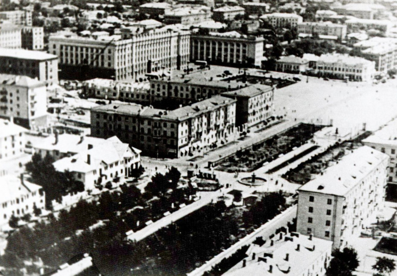 Проспект Ленина и площадь революции. Фото из Государственного архива 