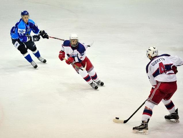 Белгородские хоккеисты одержали первую домашнюю победу в сезоне