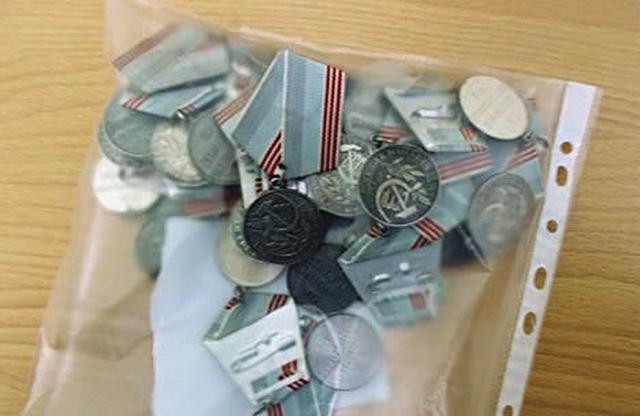 Белгородские таможенники не пропустили в Россию 207 юбилейных медалей