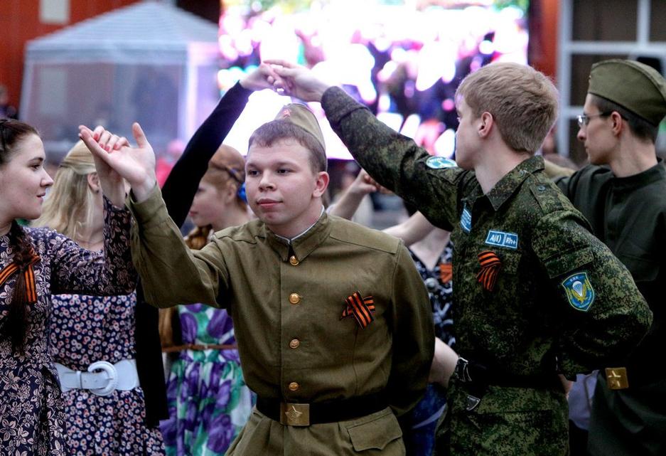  Более 40 пар закружились в белгородском вальсе Победы - Изображение 9