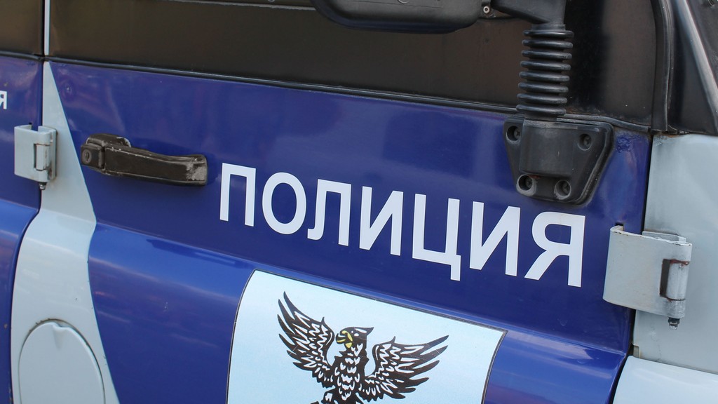 В Белгороде мужчина ограбил офис микрозаймов и ранил полицейского