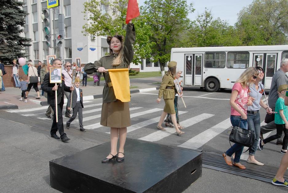 Кадры Дня Победы в Белгороде: парад и «Бессмертный полк» - Изображение 33