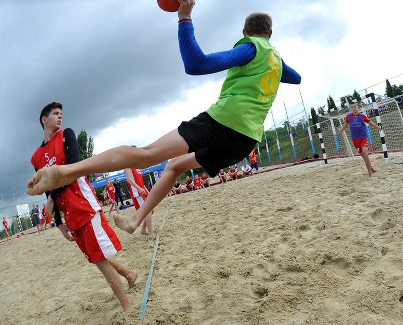 В Белгороде прошёл тур чемпионата России по пляжному гандболу - Изображение 1