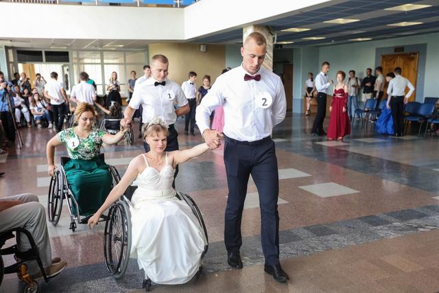 Искусство маленьких шагов. Как учатся танцевать люди на инвалидных колясках