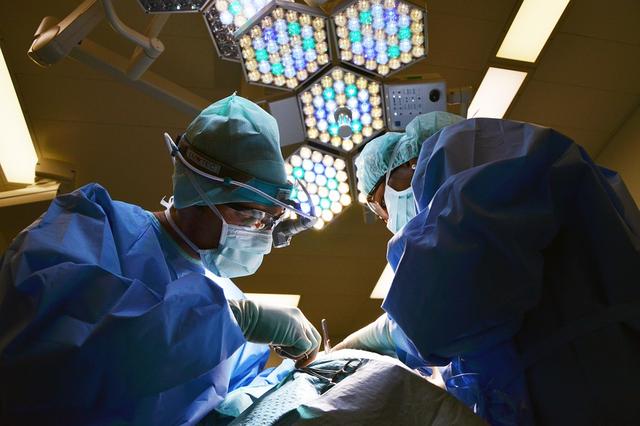 Белгородского врача признали лучшим хирургом страны
