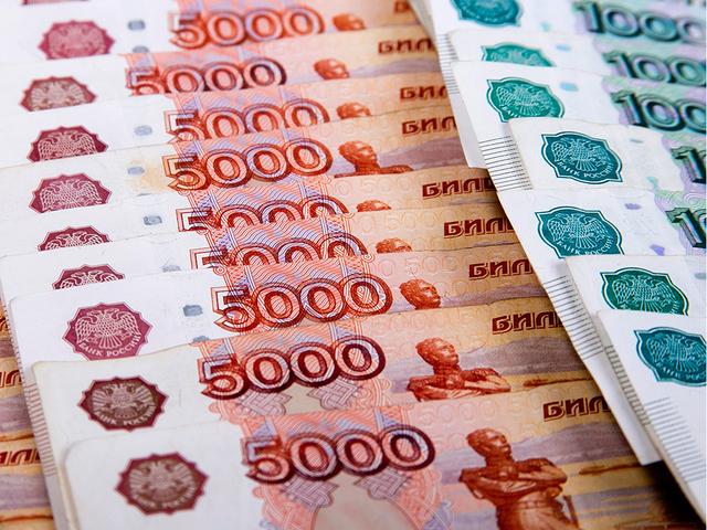За долги по зарплате компания лишилась 411 тысяч рублей и техники