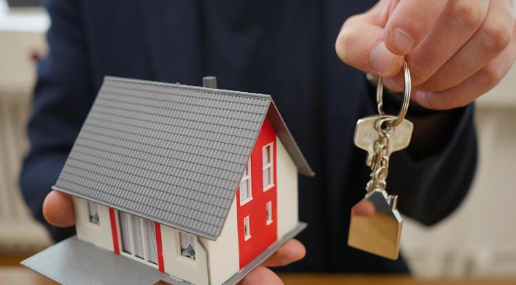 Губернатор вручил многодетным семьям ключи от новых домов в Ракитянском районе