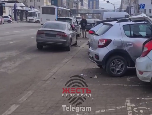 В центре Белгорода произошла авария с шестью машинами
