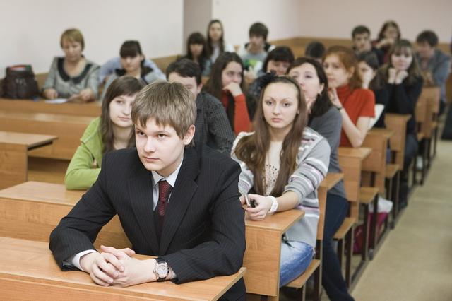Большинство белгородских выпускников выбрали для сдачи ЕГЭ обществознание и физику