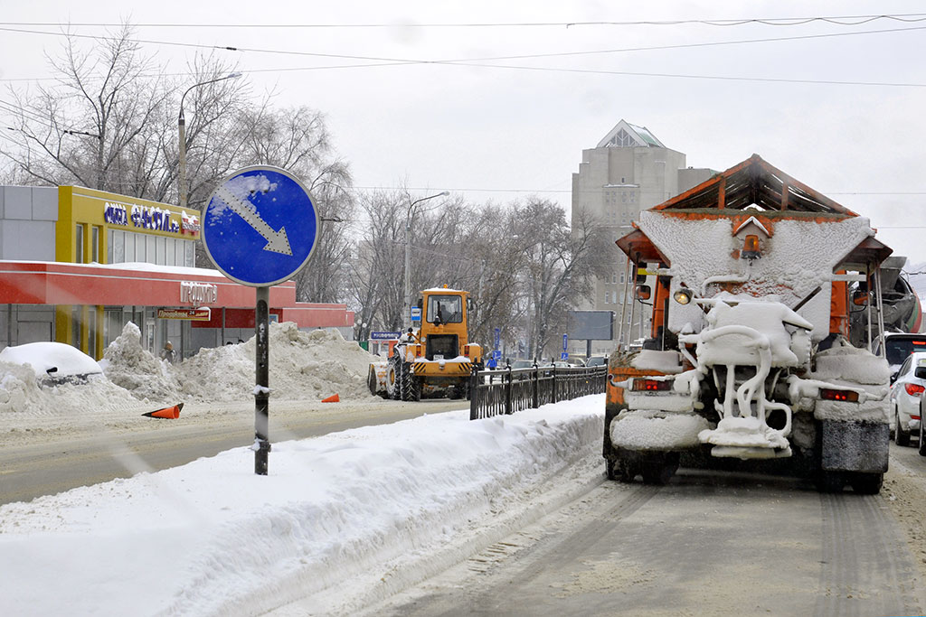 Снег в Белгородской области убирают более 800 единиц техники