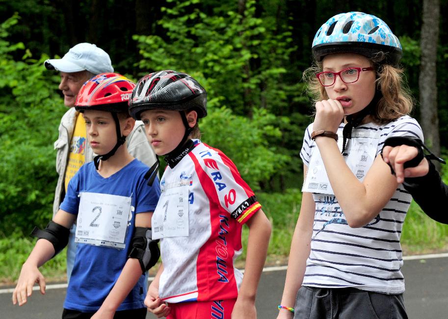 Около 50 белгородцев – любителей бега, роликовых коньков и велосипедов сразились в триатлоне - Изображение 1