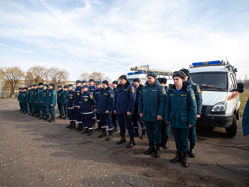 В Белгороде сотрудники МЧС состязались в проведении аварийно-спасательных работ при ДТП