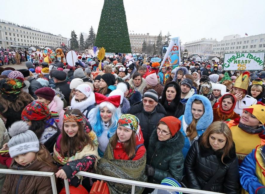 В Белгороде в 15-й раз прошёл парад Дедов Морозов  - Изображение 17