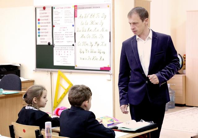 «Школьный человек». Чем наполнен рабочий день лучшего в России директора школы