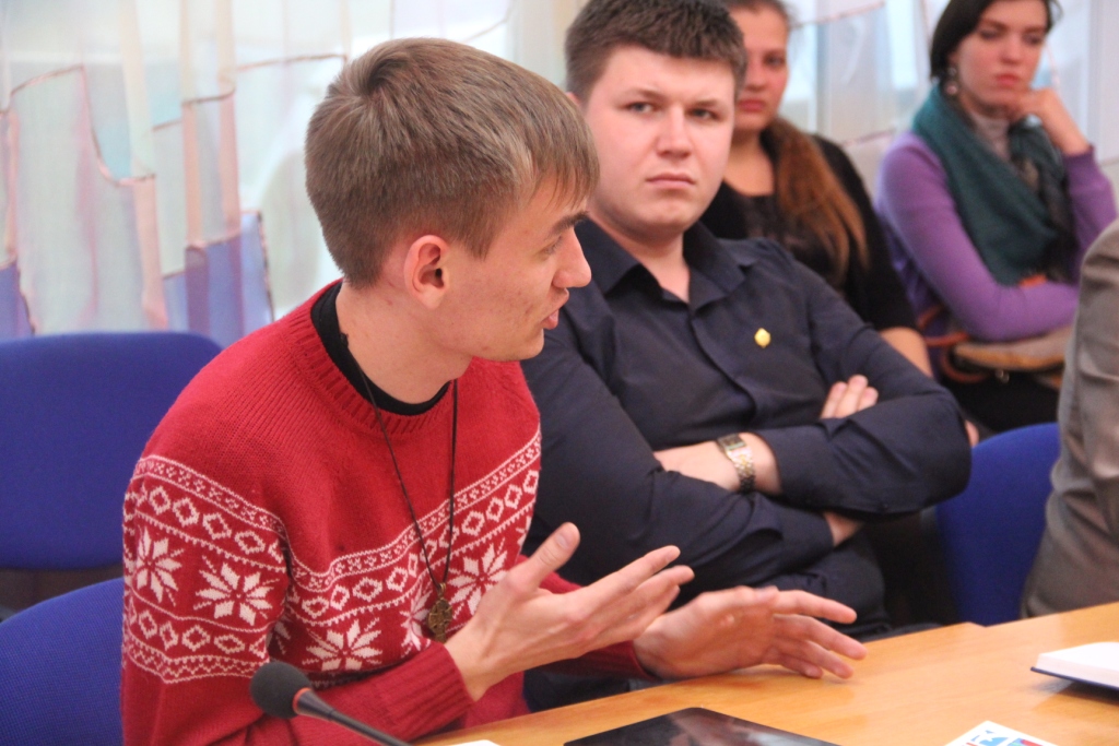 Заседание молодёжного правительства в 2015 году. Фото с сайта molodchiny.ru