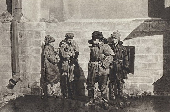 Беспризорники. Фото 1920 года с сайта http://civilization-history.ru/
