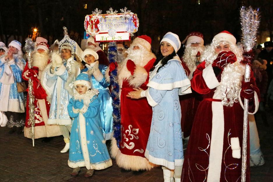 Как в Белгороде прошёл парад Дедов Морозов - Изображение 3