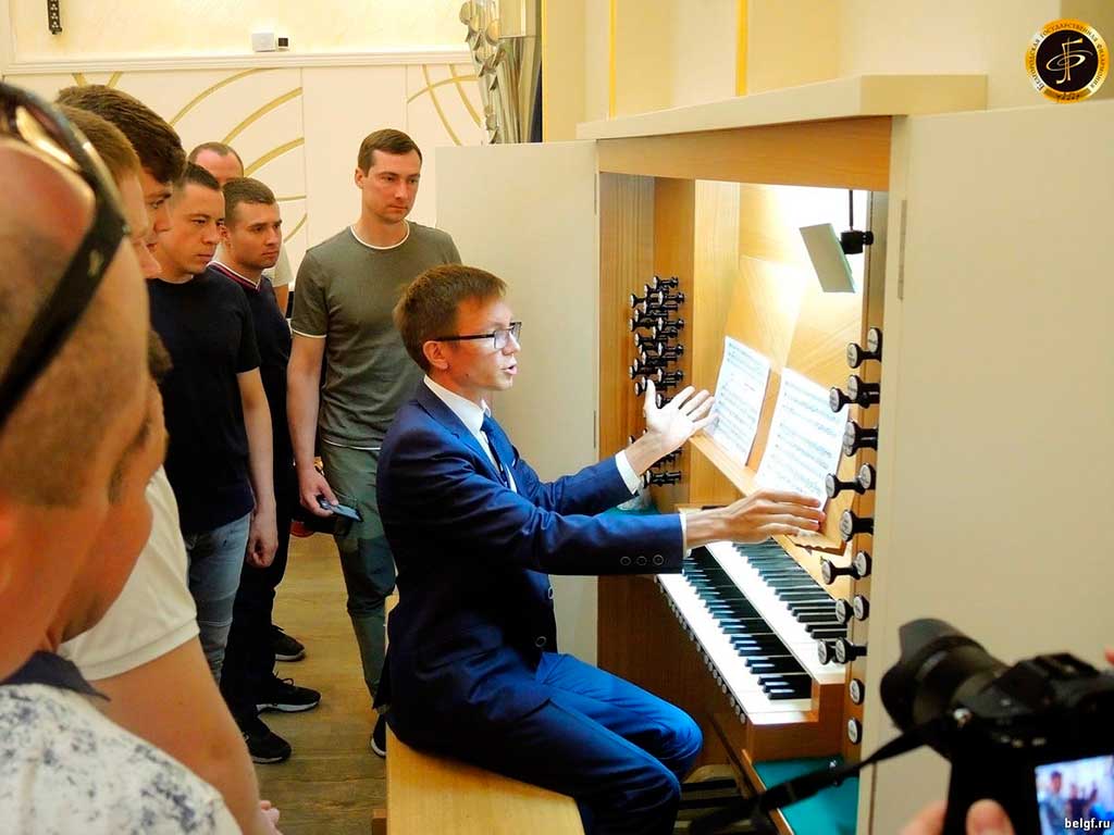 В Белгороде для пилотов «Русских витязей» прозвучал органный концерт