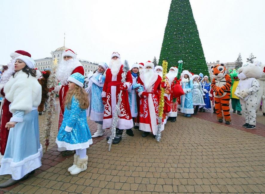 В Белгороде в 15-й раз прошёл парад Дедов Морозов  - Изображение 13