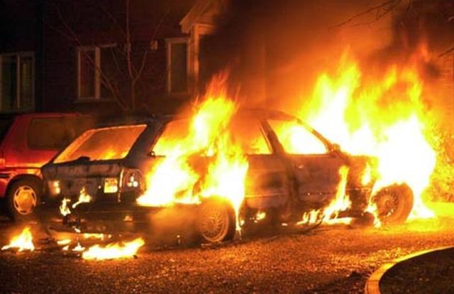 В Белгороде девушка из мести сожгла машину соседа
