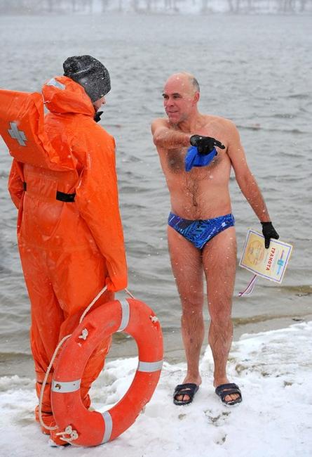 87 человек выступили на открытом первенстве по зимнему плаванию в Белгороде - Изображение 8
