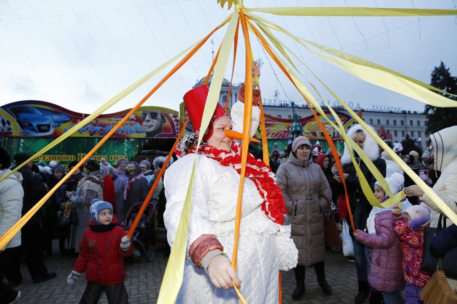 Как в Белгороде прошёл парад Дедов Морозов - Изображение 32
