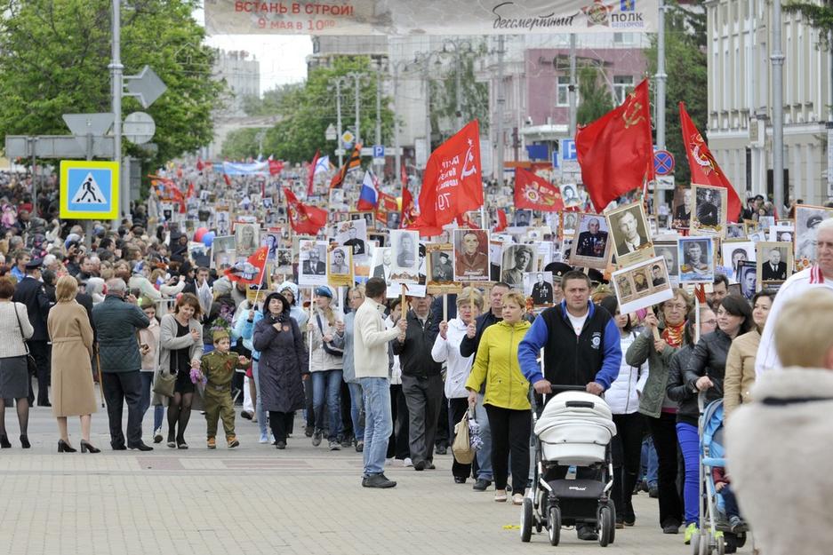 Около 70 тысяч белгородцев прошли в «Бессмертном полку» - Изображение 31