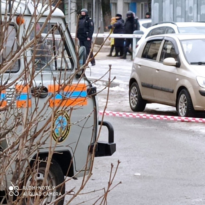 В Белгороде на парковке под машинами нашли две гранаты