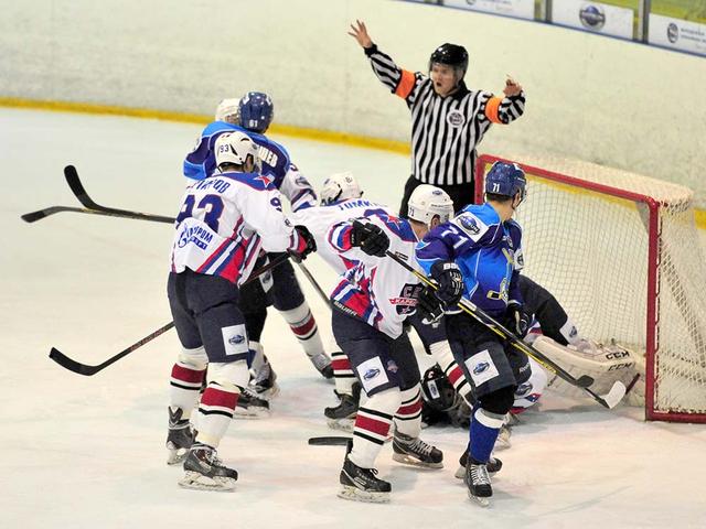 «Белгород» обыграл карельских хоккеистов