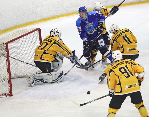 Белгородские хоккеисты выиграли вторую домашнюю игру против Можайска