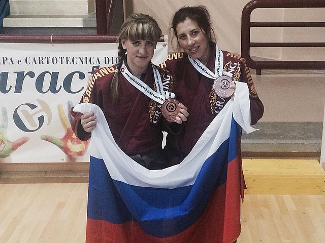 Две губкинские спортсменки привезли бронзу с чемпионата Европы по грепплингу